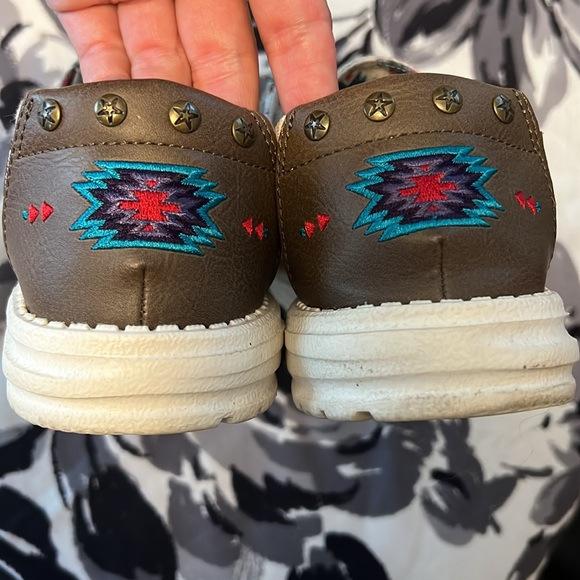 Women’s size 9 Aztec HeyDudes - Picture 3 of 4